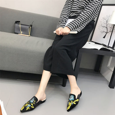 Sandalias planas puntiagudas y pantuflas de moda - Image 2