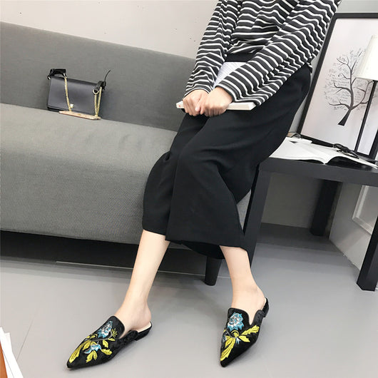 Sandalias planas puntiagudas y pantuflas de moda - Image 2