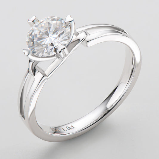 Anillo de Moissanita de 1 Quilate con Diseño de Mariposa de Cuatro Puntas Retorcidas