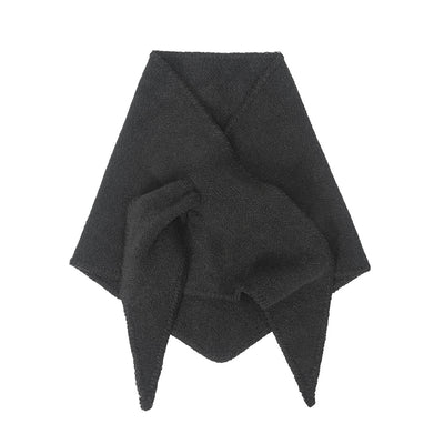 Chal Triangular de Lana Tejida con Broche Floral para Otoño e Invierno - Image 6