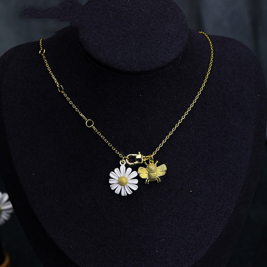 Aretes de Margarita Delicados - Conjunto de Joyería Floral - Image 5