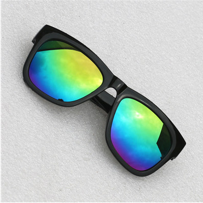 Gafas de Sol Retro con Cristales de Color Clásico - Image 4