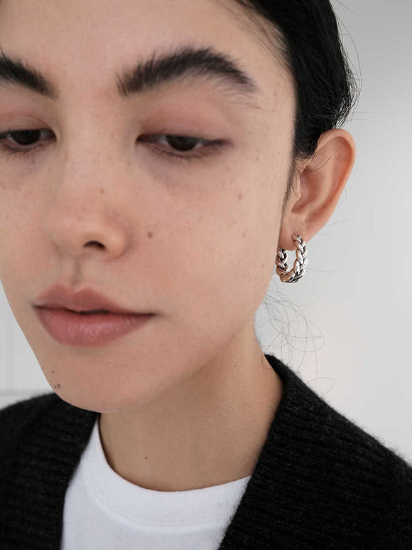 Aretes de Cáñamo Tejido Grueso con Textura Desgastada y Retención de Color