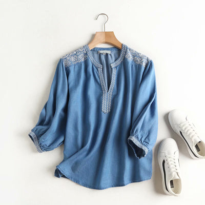 Camisa Denim Tencel Cuello V con Bordado en Hombros para Verano - Image 3
