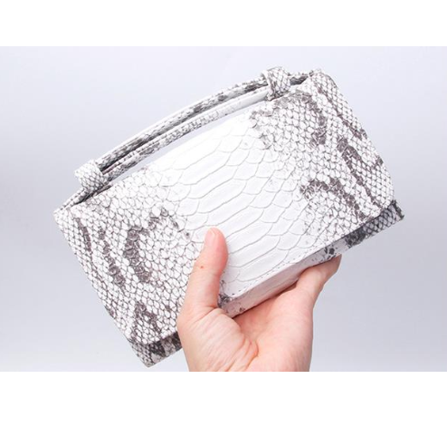 Cartera Clutch con Patrón Serpiente y Cadena Desmontable - Image 29