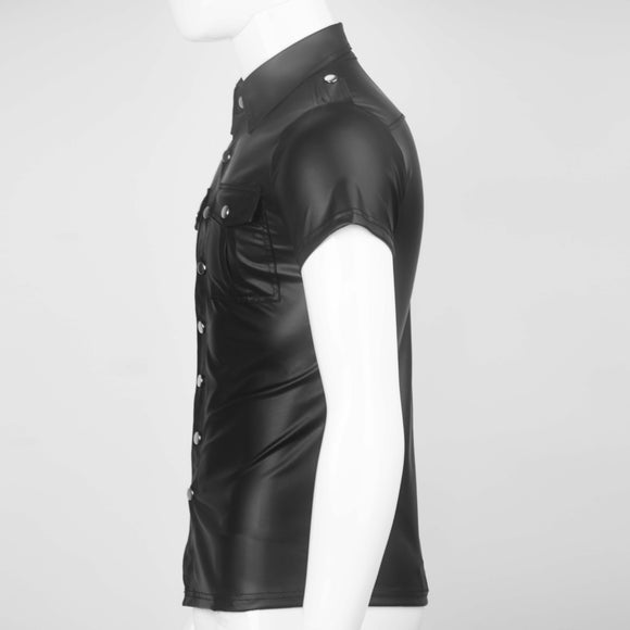Camisa ajustada de charol con manga corta