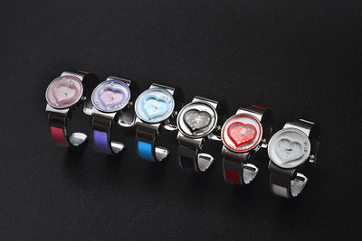 Reloj de pulsera para mujer con diseño de corazón y movimiento de cuarzo