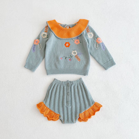 Conjunto de Punto para Bebé Niña con Cuello Bordado de Flor de Loto