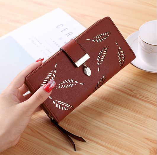 Cartera Larga para Mujer con Diseño de Hojas Doradas - Billetera y Portatarjetas - Image 2