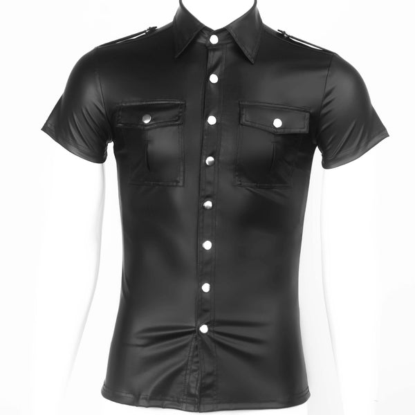 Camisa ajustada de charol con manga corta