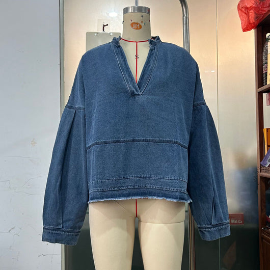 Blusa Denim Holgada de Cuello V y Manga Larga Versátil - Image 7