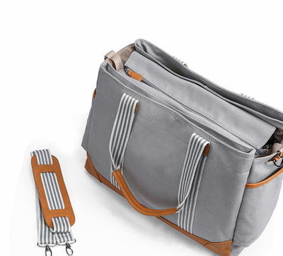 Bolsa Maternal Multifuncional de Lona con Capacidad Amplia y Correa de Hombro - Image 11