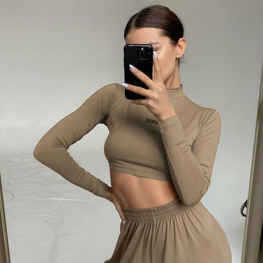 Blusa Cropped Manga Larga Ajustada Color Sólido - Image 9