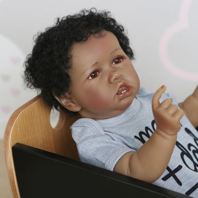 Muñeco Reborn Saskia de 22 Pulgadas - Niño Afrodescendiente Realista - Image 3