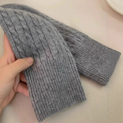 Cardigan de Lana Tejido Gris con Botones Dorados - Image 4