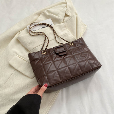 Bolso de Hombro Acolchado Estilo Chanel con Cadena Dorada - Image 12