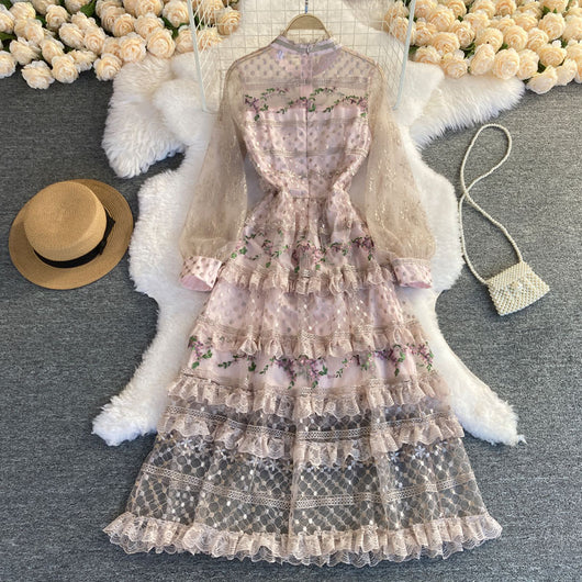 Vestido de Encaje Bordado Elegante con Detalles de Costura - Image 5