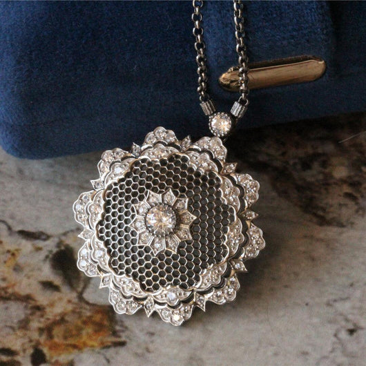 Collar Vintage de Plata Esterlina con Baño de Oro y Flor Delicada - Image 6