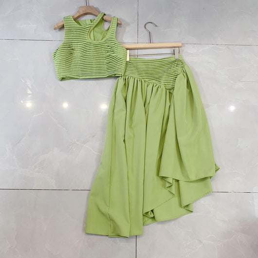 Conjunto Elegante con Chaleco Hueco y Falda Irregular - Image 9