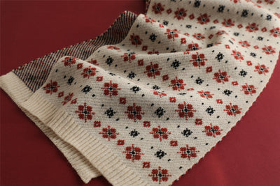 Bufanda Tejida Roja con Estampado de Reno y Copos de Nieve - Image 31
