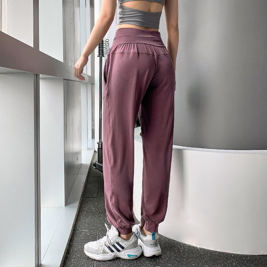 Pantalones deportivos con cintura ajustable y lettering - Image 3