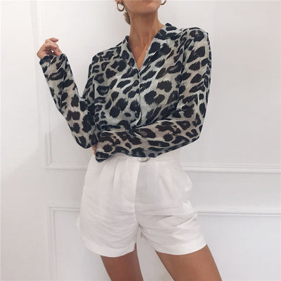 Blusa de Gasa con Estampado de Leopardo y Escote en V - Image 14