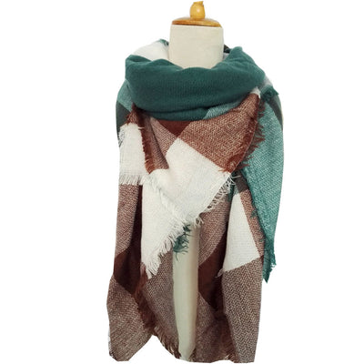 Pañuelo Cuadrado Escocés Multicolor para Otoño e Invierno - Image 3
