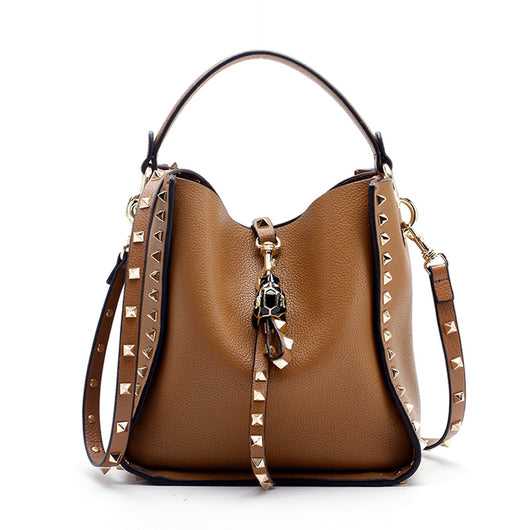 Bolso Bucket de Cuero Genuino con Cabeza de Leopardo y Tachas - Image 7