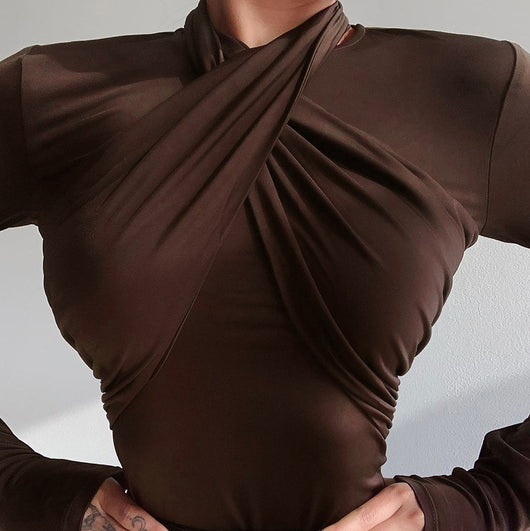 Mono Ajustado Estilo Occidental con Cuello Colgante y Mangas Largas - Image 15