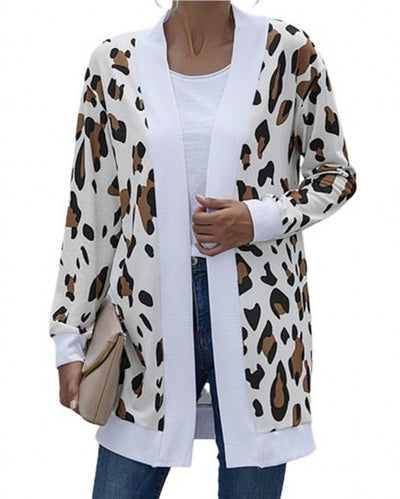 Cardigan Navideño con Estampado Festivo y Detalles en Contraste para Mujer - Image 6