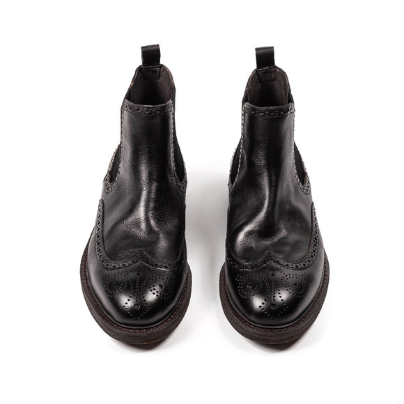 Bota Chelsea Masculina em Couro Gravado com Detalhes Brogue