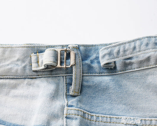 Shorts de Mezclilla Desgastados con Cortes y Detalles Felino - Image 10