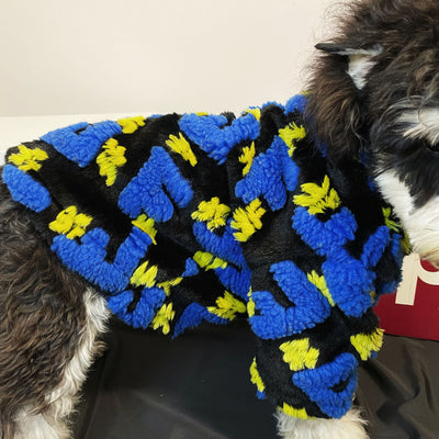 Abrigo Polar Estampado Alfabeto Cordero Otoño e Invierno para Mascotas - Image 4