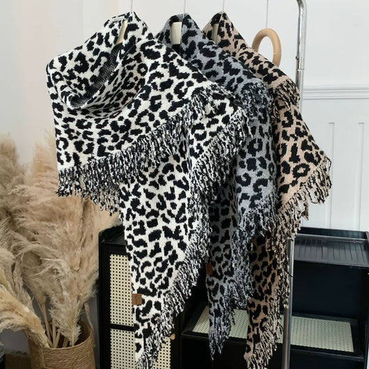 Bufanda Chal Leopardo con Flecos 2 en 1 Cálida y Elegante - Image 4