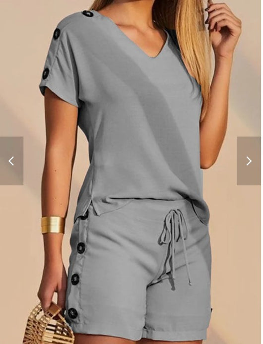 Conjunto de Pijama Shorts Cuello V - Dos Piezas Cómodo y Versátil - Image 5