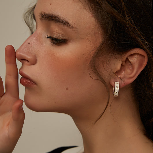 Aretes de Plata Esterlina Lujo Ligero - Aguja Clásica - Image 2