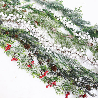 Adornos Navideños con Ramas de Pino y Frutos Rojos - Image 6