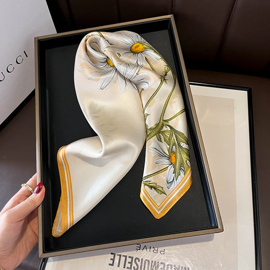 Pañuelo de Seda Beige Cuadrado para Mujer - Versátil y Fácil de Combinar - Image 44
