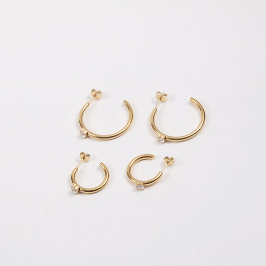 Aretes C con Circón en Acero Titanio Chapado en Oro 18K - Image 12