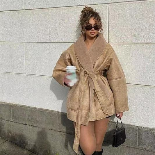Abrigo Elegante para Mujer con Cinturón y Cuello de Piel Sintética