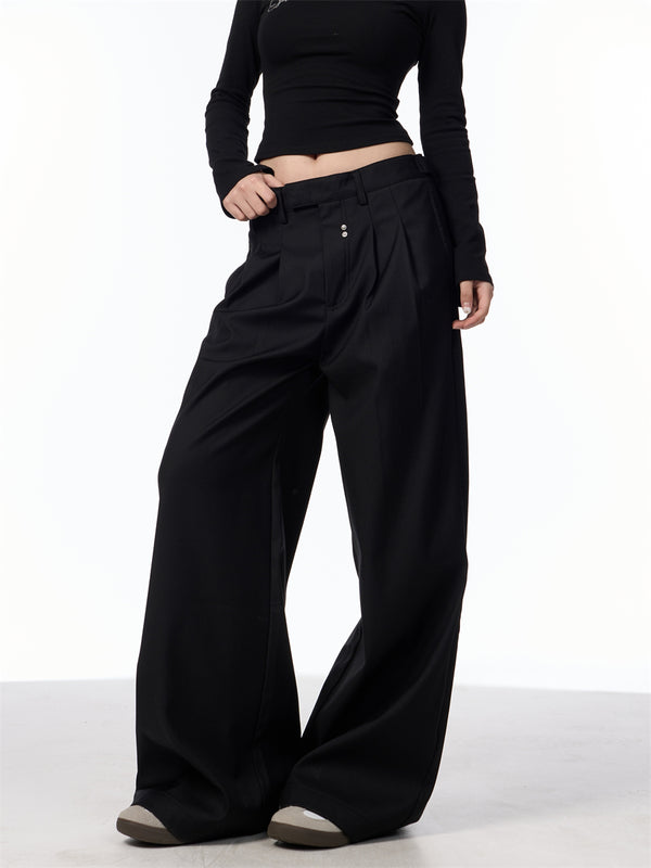 Pantalón Casual Holgado con Pliegues Dobles y Remaches - Image 5