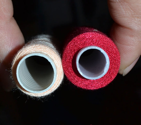 Colección de 60 Hilos de Coser en 30 Carretes