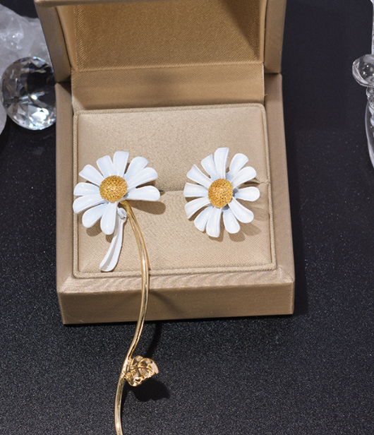Aretes de Margarita Delicados - Conjunto de Joyería Floral - Image 13