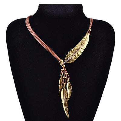 Collar Pendiente Multicapa con Borlas de Plumas y Hojas en Cuerda Negra - 3 Colores - Image 10