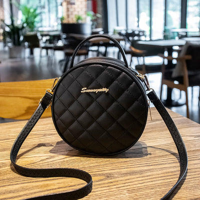 Bolso Redondo Pequeño con Bordado de Rombo y Diseño Asimétrico - Image 14