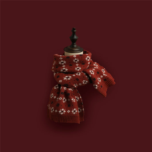Bufanda Tejida Roja con Estampado de Reno y Copos de Nieve - Image 8