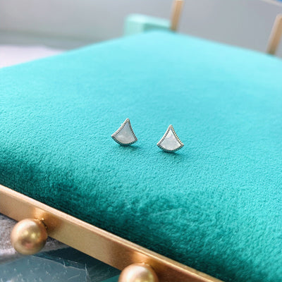 Aretes de Concha Blanca con Personalidad Simple para Mujer - Image 2