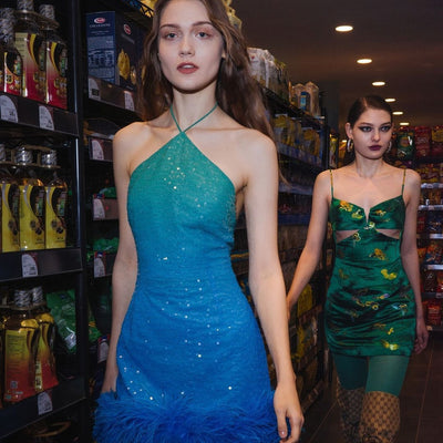 Vestido de Fiesta con Lentejuelas y Tirantes Plumados