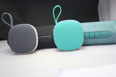Parlante Portátil Bluetooth Mini con Tela Impermeable y Imán - Image 16