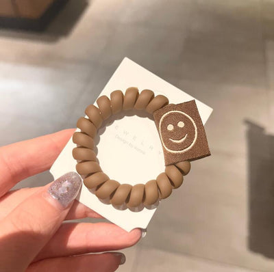 Elástico para Cabello Color Té con Leche Mate con Carita Sonriente - Image 13
